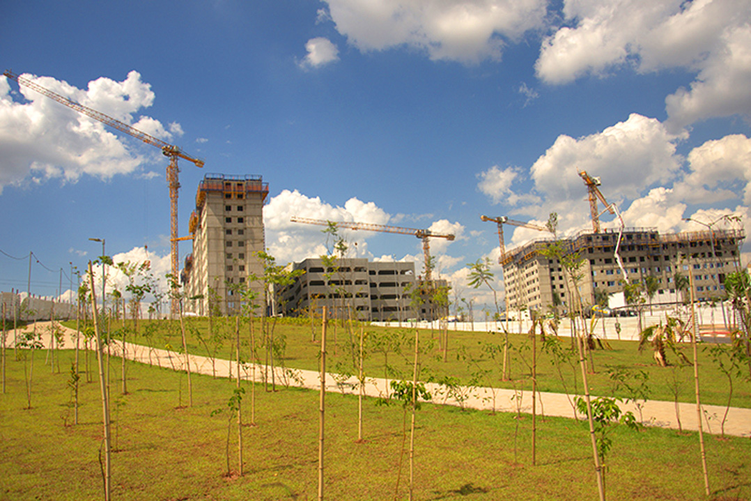 Le gru a torre Liebherr al centro di un progetto abitativo nel cuore di San Paolo